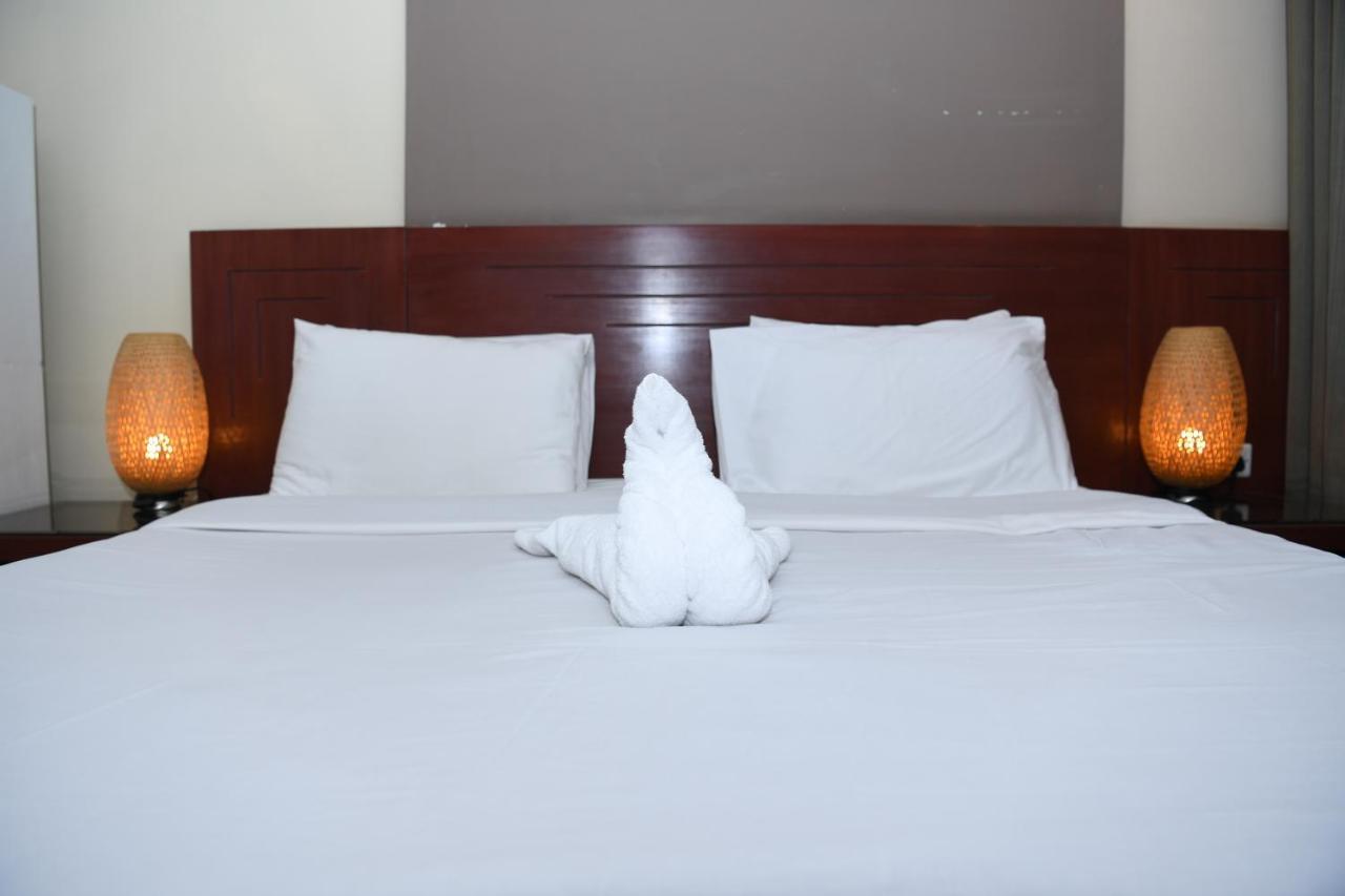 Continental Suite Farwaniya Kuwait City Exterior photo