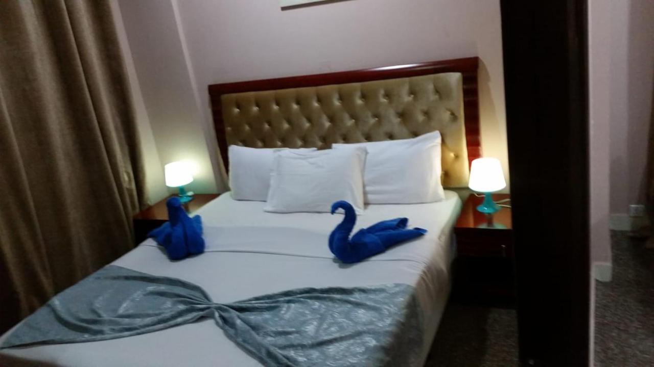 Continental Suite Farwaniya Kuwait City Exterior photo
