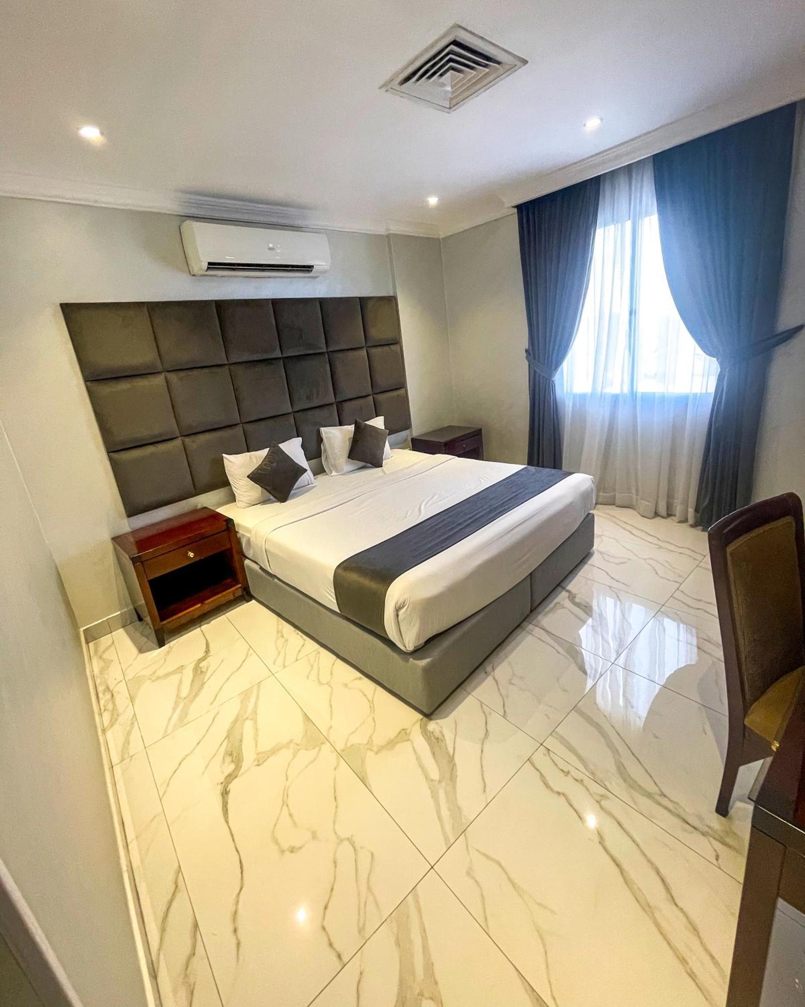 Continental Suite Farwaniya Kuwait City Exterior photo