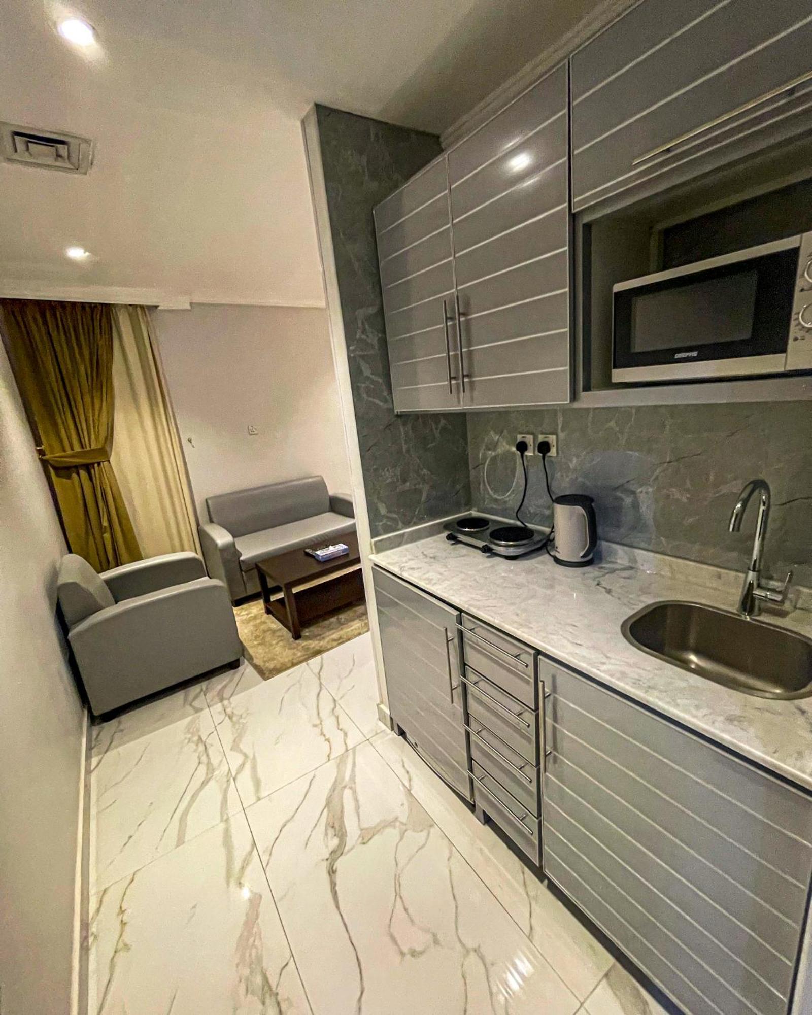 Continental Suite Farwaniya Kuwait City Exterior photo