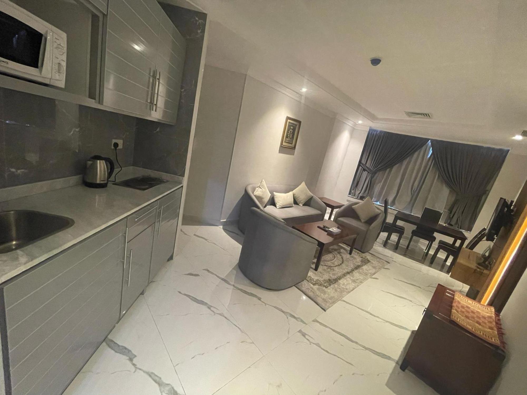 Continental Suite Farwaniya Kuwait City Exterior photo