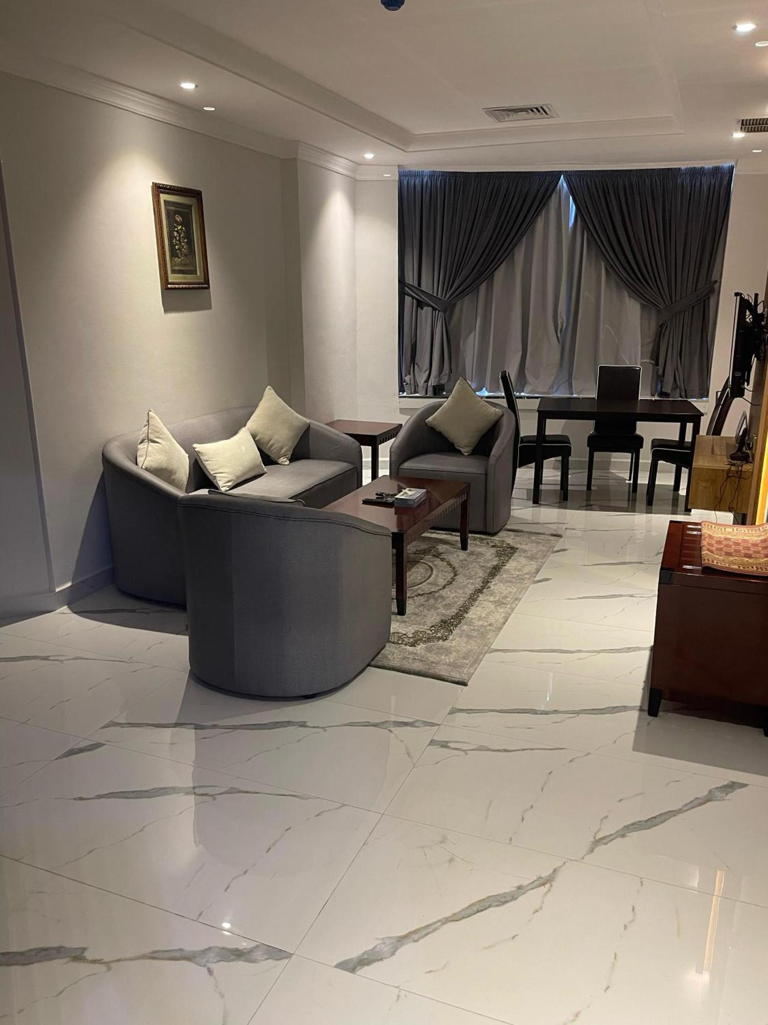Continental Suite Farwaniya Kuwait City Exterior photo