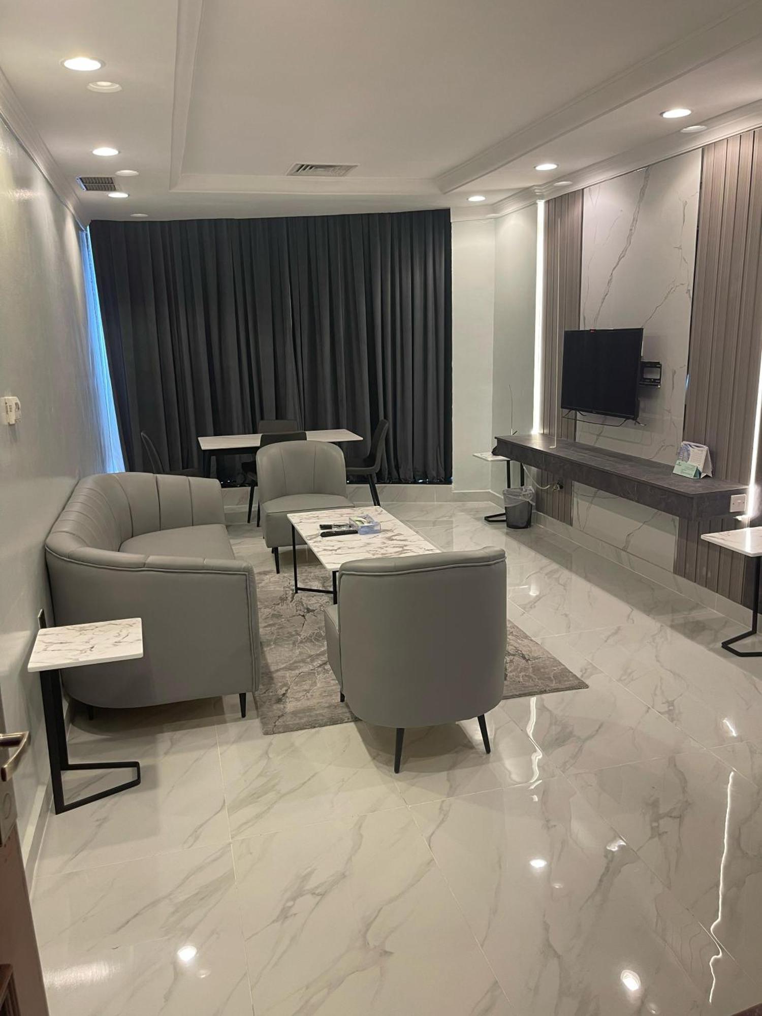 Continental Suite Farwaniya Kuwait City Exterior photo