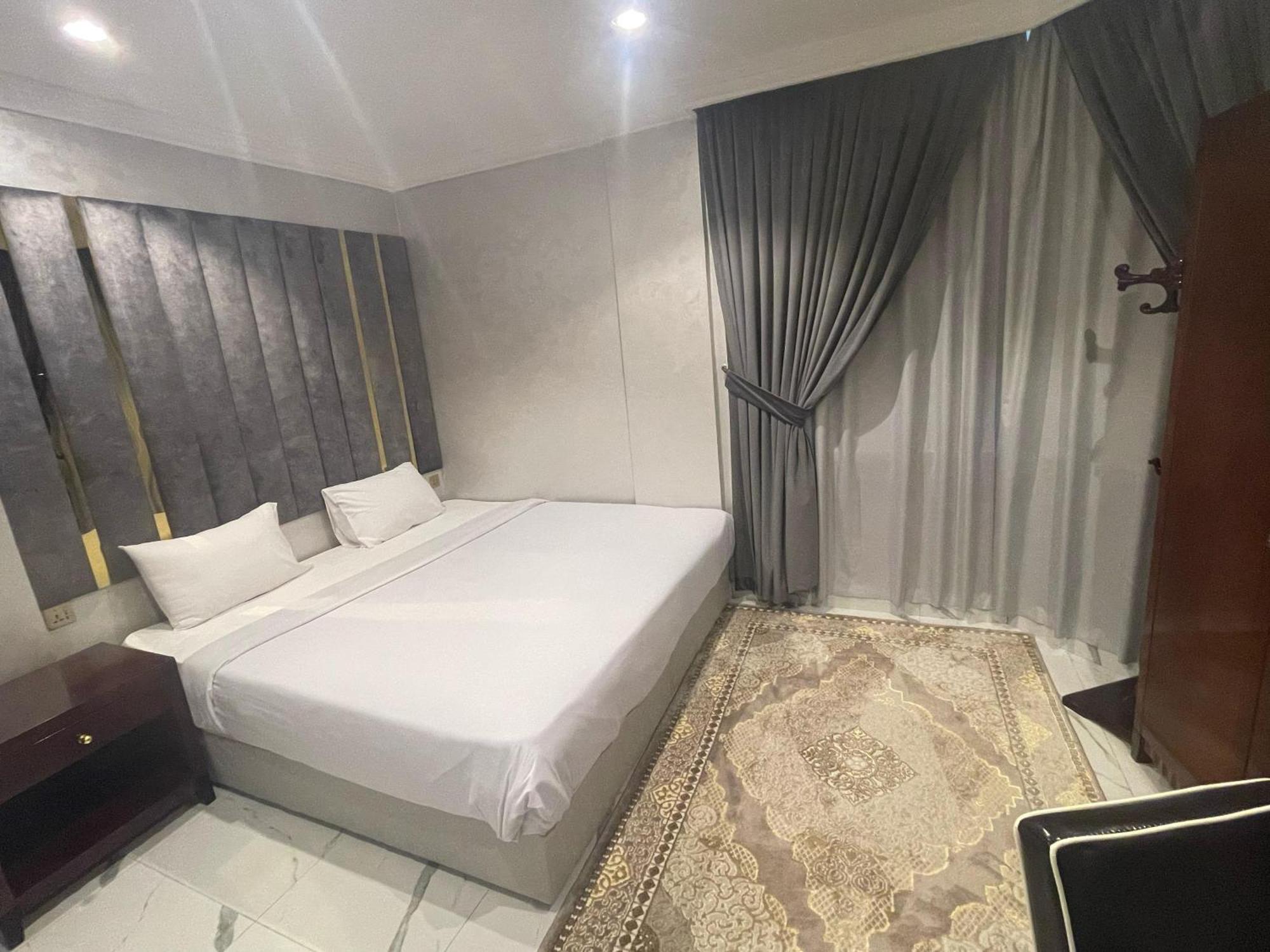 Continental Suite Farwaniya Kuwait City Exterior photo