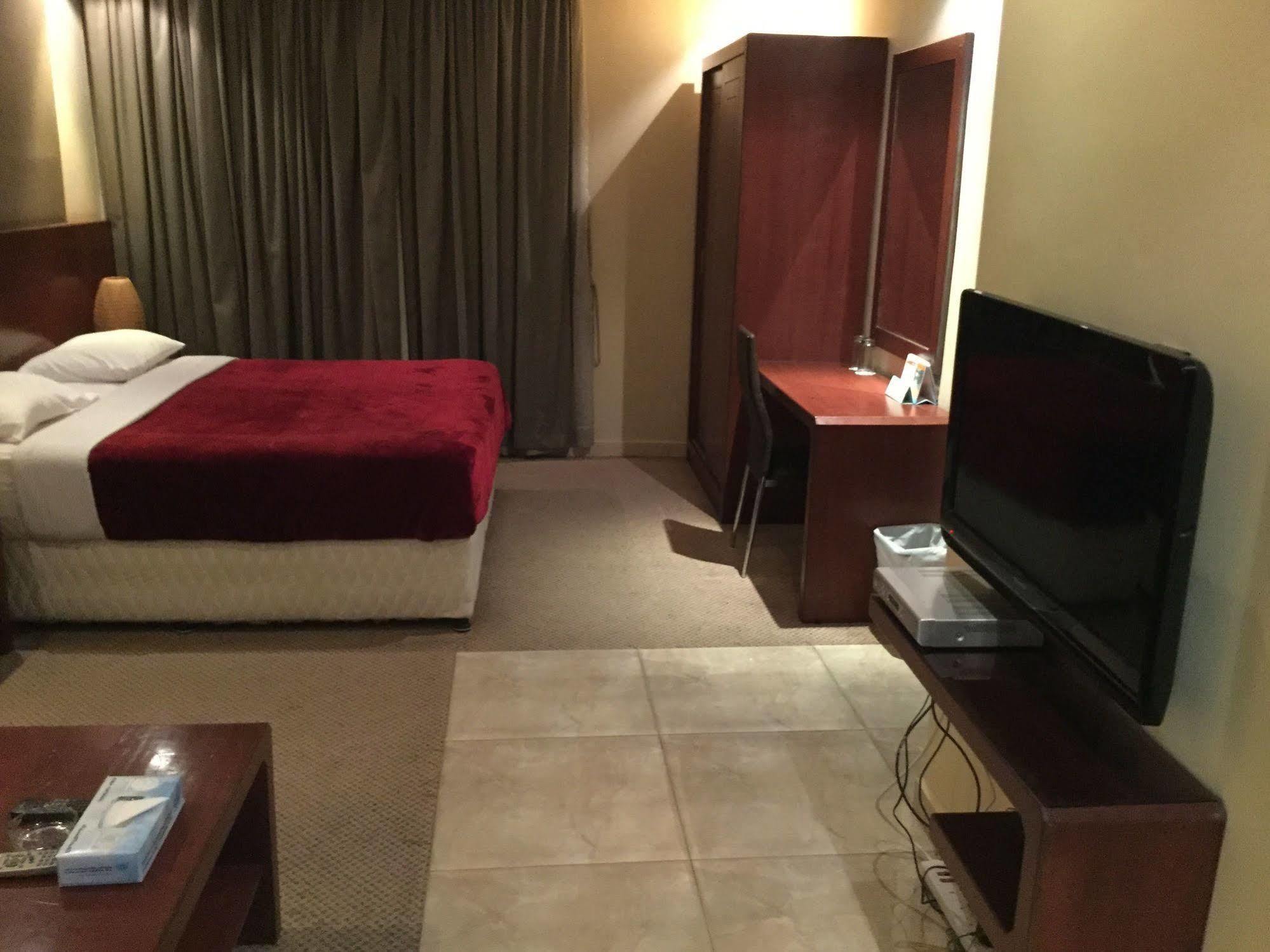Continental Suite Farwaniya Kuwait City Exterior photo
